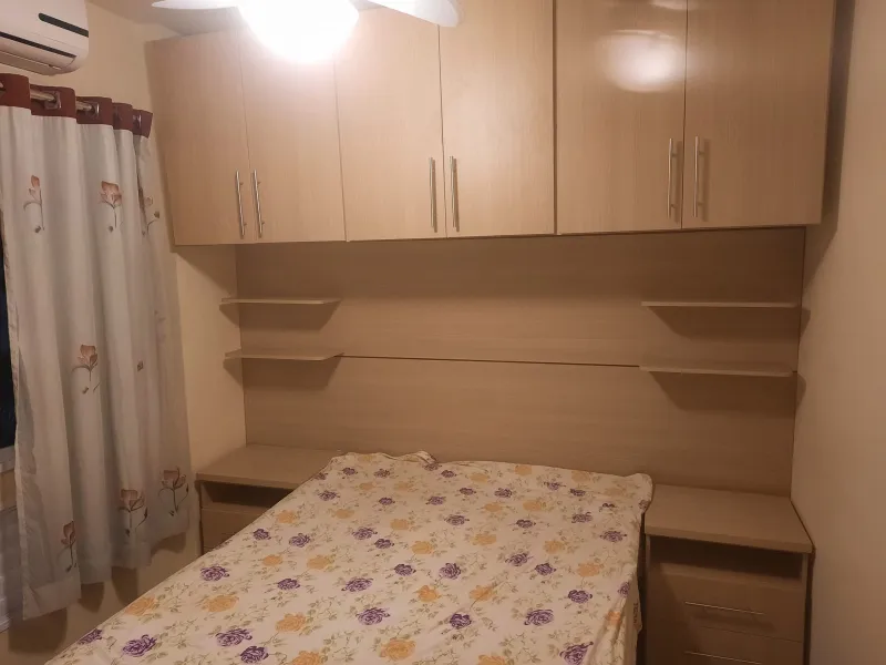 Dormitório casal com móveis planejados